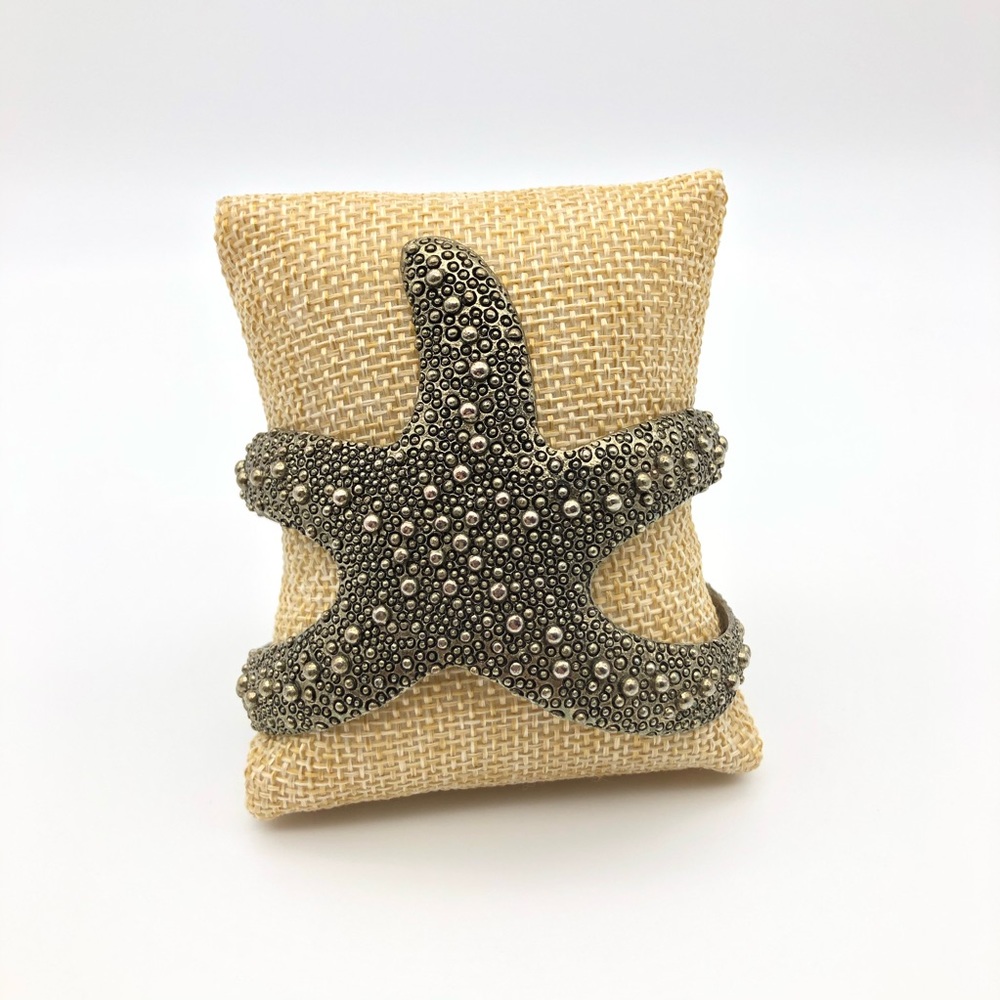 ✨Rain Starfish Cuff✨